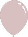 Un ballon en latex Decomex rose pâle Deco Fade Pink de 5 pouces, avec une touche de blanc.