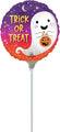 Ballon en aluminium satiné Trick or Treat de 9 pouces, à remplir uniquement, représentant un fantôme de dessin animé tenant un seau à bonbons en forme de citrouille-lanterne, avec l'inscription TRICK OR TREAT sur un fond étoilé violet et orange.