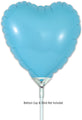 Un ballon de 9 pouces en papier d'aluminium Oaktree Brand Matte Blue Heart (remplissage à l'air uniquement, auto-scellant, 5 par paquet) est attaché à un porte-bâton. Le texte se lit comme suit : La coupe et le bâton du ballon ne sont pas inclus.