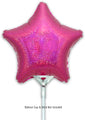 Le ballon en feuille Oaktree 9" à étoile rose holographique (remplissage à l'air uniquement, auto-scellant, 5 par paquet) présente un aspect pailleté et est attaché à un bâton blanc. Texte ci-dessous : La coupe et le bâton ne sont pas inclus.