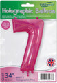 Le ballon de 34 pouces Number 7 Holographic Pink Oaktree Foil Balloon de Oaktree est présenté dans son emballage, qui indique qu'il peut être gonflé à l'hélium ou à l'air. Un petit drapeau britannique apparaît dans le coin inférieur droit.