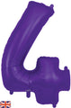 Un ballon métallisé violet « Oaktree » n° 4 de 34 pouces, de la marque Oaktree, doté d'une finition violette brillante et d'un petit drapeau britannique dans le coin inférieur gauche.