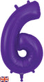 Un ballon en aluminium violet « Oaktree » n° 6 de 34 pouces, de la marque Oaktree, est représenté sur un fond blanc, avec un petit drapeau du Royaume-Uni dans le coin inférieur gauche.