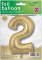 Le ballon Oaktree 34" Number 2 Silk Gold Foil Balloon est présenté dans son emballage. Il mesure 86,4 cm de haut et peut être gonflé à l'hélium ou à l'air.