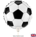 Un globo redondo de 9″ de lámina metálica de la marca Oaktree, diseñado para parecerse a un balón de fútbol clásico en blanco y negro. El producto cuenta con una válvula autosellante y solo se puede inflar con aire. En la parte inferior, se lee el texto «Palito para globos no incluido», junto con una pequeña bandera del Reino Unido en la esquina inferior derecha.
