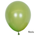 Un ballon en latex Kalisan vert clair brillant de 12,7 cm portant l'inscription « Matcha », issu du lot de 50 ballons Kalisan Standard Matcha Green.