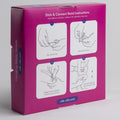 La caja rosa Qualatex Balloon Bond Two Sided Adhesive 90Ft muestra cuatro pasos ilustrados con texto en un panel trasero blanco nítido, que se asemeja a las guías adhesivas para globos. La caja está colocada sobre un fondo liso y claro.