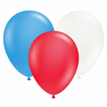 Tres globos brillantes de látex Tuftex de 17" -rojo, blanco y azul del set Surtido Patriótico- se agrupan con el globo rojo delante, superponiéndose a los demás sobre un fondo blanco.